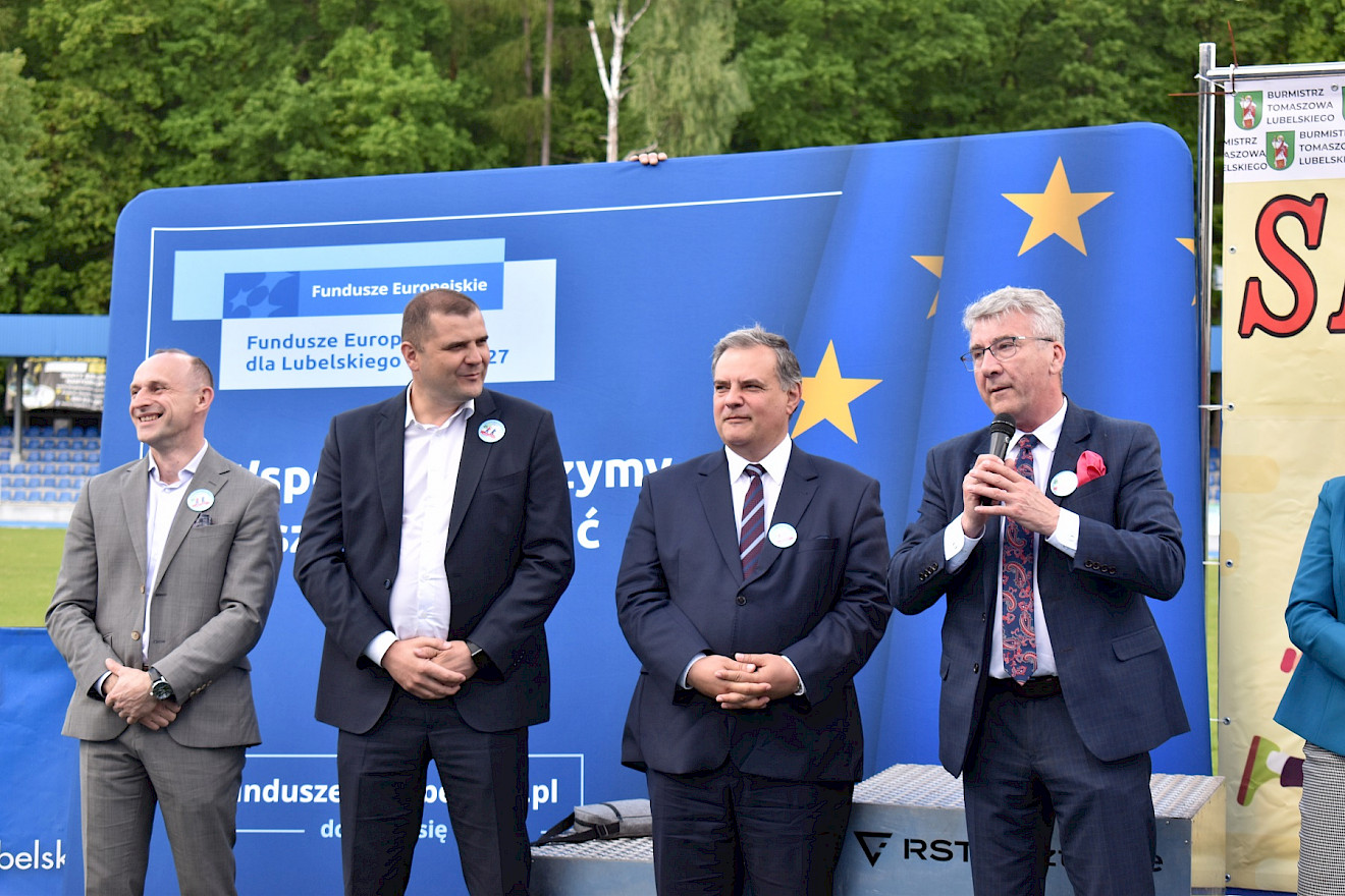 Senioriada i Zawody Pływackie Mistrzostwa Miasta Tomaszowa Lubelskiego z Funduszami Europejskim