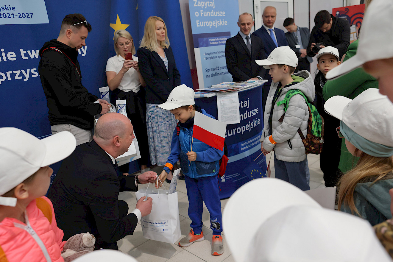 Lokomotywy DOFE'4_ Lotnisko - uczestnicy wycieczki