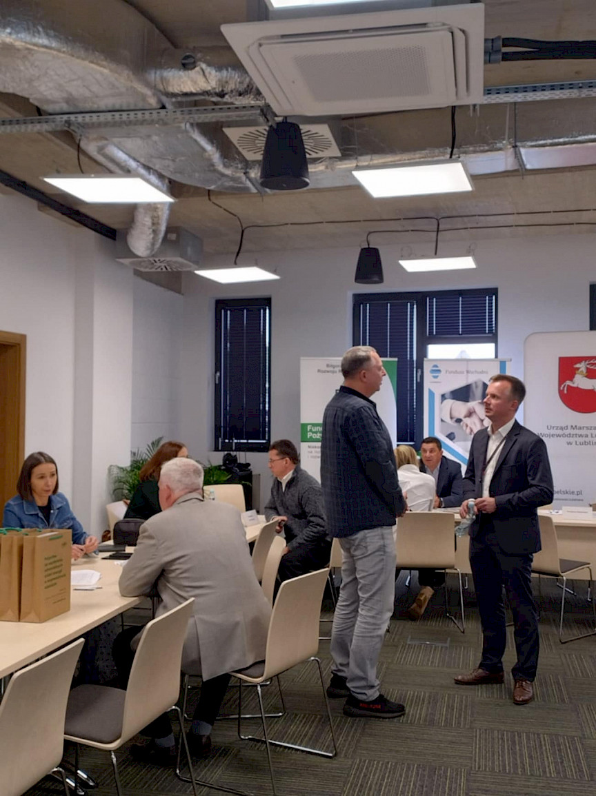 Spotkania stolikowe przedsiębiorców z podmiotami udzielającymi pożyczek unijnych.