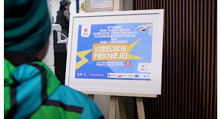 Grafika prezentująca kadr z filmu