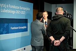 Uroczyste wręczenie umów o dofinansowanie projektów w ramach Działania 1.3 Badania i innowacje w sektorze przedsiębiorstw programu FEL 2021-2027.