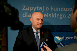 Uroczyste wręczenie umów o dofinansowanie projektów w ramach Działania 1.3 Badania i innowacje w sektorze przedsiębiorstw programu FEL 2021-2027.