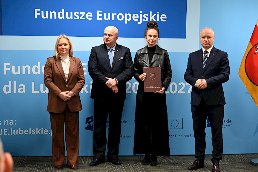 Uroczyste wręczenie umów o dofinansowanie projektów w ramach Działania 1.3 Badania i innowacje w sektorze przedsiębiorstw programu FEL 2021-2027.