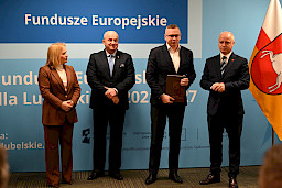 Uroczyste wręczenie umów o dofinansowanie projektów w ramach Działania 1.3 Badania i innowacje w sektorze przedsiębiorstw programu FEL 2021-2027.