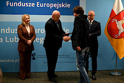 Uroczyste wręczenie umów o dofinansowanie projektów w ramach Działania 1.3 Badania i innowacje w sektorze przedsiębiorstw programu FEL 2021-2027.