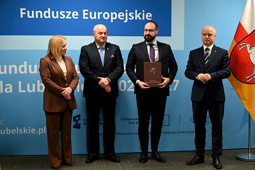 Uroczyste wręczenie umów o dofinansowanie projektów w ramach Działania 1.3 Badania i innowacje w sektorze przedsiębiorstw programu FEL 2021-2027.