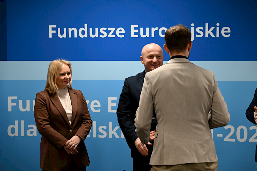 Uroczyste wręczenie umów o dofinansowanie projektów w ramach Działania 1.3 Badania i innowacje w sektorze przedsiębiorstw programu FEL 2021-2027.
