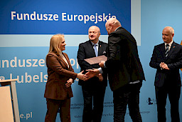 Uroczyste wręczenie umów o dofinansowanie projektów w ramach Działania 1.3 Badania i innowacje w sektorze przedsiębiorstw programu FEL 2021-2027.