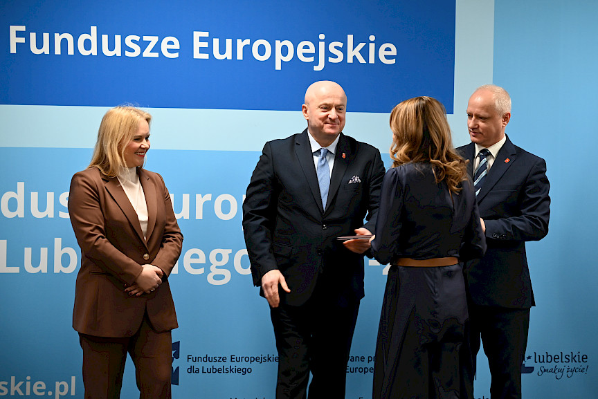 Uroczyste wręczenie umów o dofinansowanie projektów w ramach Działania 1.3 Badania i innowacje w sektorze przedsiębiorstw programu FEL 2021-2027.
