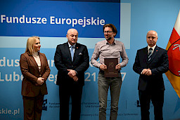 Uroczyste wręczenie umów o dofinansowanie projektów w ramach Działania 1.3 Badania i innowacje w sektorze przedsiębiorstw programu FEL 2021-2027.