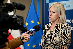 Uroczyste wręczenie umów o dofinansowanie projektów w ramach Działania 8.8 Wsparcie rodziny i pieczy zastępczej (13 umów), 10.5 Wsparcie edukacji w ramach Zintegrowanych Inwestycji Terytorialnych (1 umowa), 10.6 Uczenie się osób dorosłych (12 umów).
