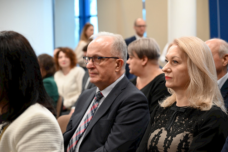Uroczyste wręczenie umów o dofinansowanie projektów w ramach Działania 8.8 Wsparcie rodziny i pieczy zastępczej (13 umów), 10.5 Wsparcie edukacji w ramach Zintegrowanych Inwestycji Terytorialnych (1 umowa), 10.6 Uczenie się osób dorosłych (12 umów).
