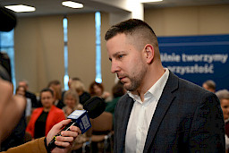 Uroczyste wręczenie umów o dofinansowanie projektów w ramach Działania 8.8 Wsparcie rodziny i pieczy zastępczej (13 umów), 10.5 Wsparcie edukacji w ramach Zintegrowanych Inwestycji Terytorialnych (1 umowa), 10.6 Uczenie się osób dorosłych (12 umów).