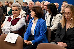 Uroczyste wręczenie umów o dofinansowanie projektów w ramach Działania 8.8 Wsparcie rodziny i pieczy zastępczej (13 umów), 10.5 Wsparcie edukacji w ramach Zintegrowanych Inwestycji Terytorialnych (1 umowa), 10.6 Uczenie się osób dorosłych (12 umów).