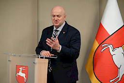 Uroczyste wręczenie umów o dofinansowanie projektów w ramach Działania 8.8 Wsparcie rodziny i pieczy zastępczej (13 umów), 10.5 Wsparcie edukacji w ramach Zintegrowanych Inwestycji Terytorialnych (1 umowa), 10.6 Uczenie się osób dorosłych (12 umów).
