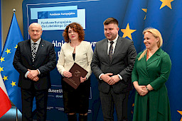 Uroczyste wręczenie umów o dofinansowanie projektów w ramach Działania 8.8 Wsparcie rodziny i pieczy zastępczej (13 umów), 10.5 Wsparcie edukacji w ramach Zintegrowanych Inwestycji Terytorialnych (1 umowa), 10.6 Uczenie się osób dorosłych (12 umów).