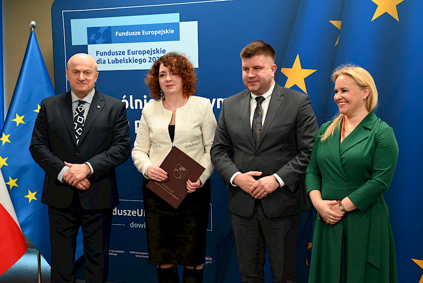 Uroczyste wręczenie umów o dofinansowanie projektów w ramach Działania 8.8 Wsparcie rodziny i pieczy zastępczej (13 umów), 10.5 Wsparcie edukacji w ramach Zintegrowanych Inwestycji Terytorialnych (1 umowa), 10.6 Uczenie się osób dorosłych (12 umów).