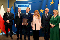 Uroczyste wręczenie umów o dofinansowanie projektów w ramach Działania 8.8 Wsparcie rodziny i pieczy zastępczej (13 umów), 10.5 Wsparcie edukacji w ramach Zintegrowanych Inwestycji Terytorialnych (1 umowa), 10.6 Uczenie się osób dorosłych (12 umów).