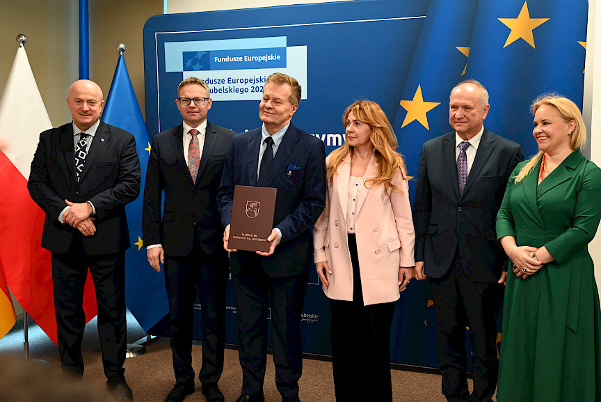 Uroczyste wręczenie umów o dofinansowanie projektów w ramach Działania 8.8 Wsparcie rodziny i pieczy zastępczej (13 umów), 10.5 Wsparcie edukacji w ramach Zintegrowanych Inwestycji Terytorialnych (1 umowa), 10.6 Uczenie się osób dorosłych (12 umów).