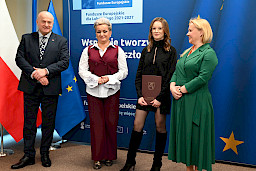 Uroczyste wręczenie umów o dofinansowanie projektów w ramach Działania 8.8 Wsparcie rodziny i pieczy zastępczej (13 umów), 10.5 Wsparcie edukacji w ramach Zintegrowanych Inwestycji Terytorialnych (1 umowa), 10.6 Uczenie się osób dorosłych (12 umów).