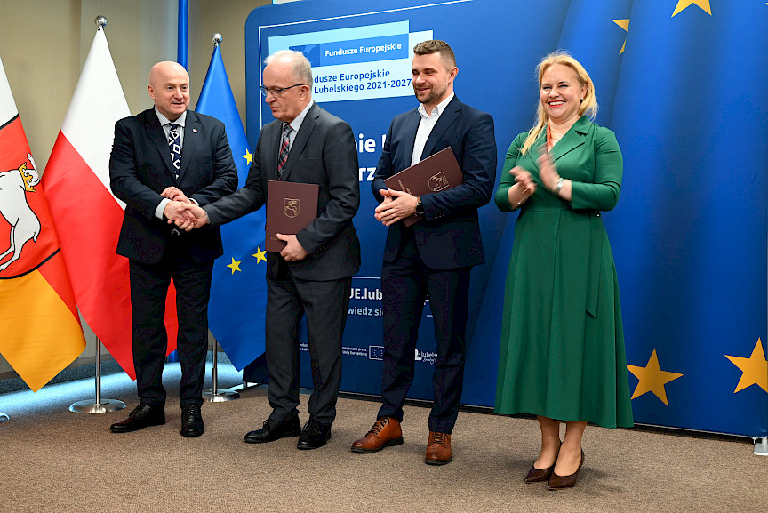 Uroczyste wręczenie umów o dofinansowanie projektów w ramach Działania 8.8 Wsparcie rodziny i pieczy zastępczej (13 umów), 10.5 Wsparcie edukacji w ramach Zintegrowanych Inwestycji Terytorialnych (1 umowa), 10.6 Uczenie się osób dorosłych (12 umów).