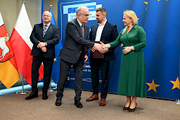 Uroczyste wręczenie umów o dofinansowanie projektów w ramach Działania 8.8 Wsparcie rodziny i pieczy zastępczej (13 umów), 10.5 Wsparcie edukacji w ramach Zintegrowanych Inwestycji Terytorialnych (1 umowa), 10.6 Uczenie się osób dorosłych (12 umów).