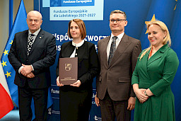 Uroczyste wręczenie umów o dofinansowanie projektów w ramach Działania 8.8 Wsparcie rodziny i pieczy zastępczej (13 umów), 10.5 Wsparcie edukacji w ramach Zintegrowanych Inwestycji Terytorialnych (1 umowa), 10.6 Uczenie się osób dorosłych (12 umów).