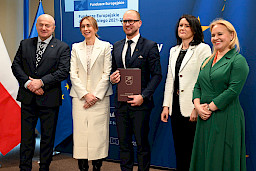 Uroczyste wręczenie umów o dofinansowanie projektów w ramach Działania 8.8 Wsparcie rodziny i pieczy zastępczej (13 umów), 10.5 Wsparcie edukacji w ramach Zintegrowanych Inwestycji Terytorialnych (1 umowa), 10.6 Uczenie się osób dorosłych (12 umów).