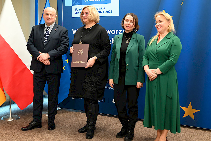 Uroczyste wręczenie umów o dofinansowanie projektów w ramach Działania 8.8 Wsparcie rodziny i pieczy zastępczej (13 umów), 10.5 Wsparcie edukacji w ramach Zintegrowanych Inwestycji Terytorialnych (1 umowa), 10.6 Uczenie się osób dorosłych (12 umów).