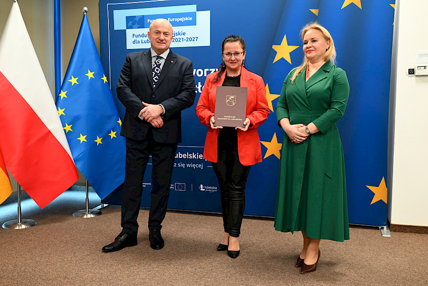 Uroczyste wręczenie umów o dofinansowanie projektów w ramach Działania 8.8 Wsparcie rodziny i pieczy zastępczej (13 umów), 10.5 Wsparcie edukacji w ramach Zintegrowanych Inwestycji Terytorialnych (1 umowa), 10.6 Uczenie się osób dorosłych (12 umów).