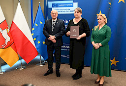 Uroczyste wręczenie umów o dofinansowanie projektów w ramach Działania 8.8 Wsparcie rodziny i pieczy zastępczej (13 umów), 10.5 Wsparcie edukacji w ramach Zintegrowanych Inwestycji Terytorialnych (1 umowa), 10.6 Uczenie się osób dorosłych (12 umów).
