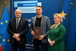 Uroczyste wręczenie umów o dofinansowanie projektów w ramach Działania 8.8 Wsparcie rodziny i pieczy zastępczej (13 umów), 10.5 Wsparcie edukacji w ramach Zintegrowanych Inwestycji Terytorialnych (1 umowa), 10.6 Uczenie się osób dorosłych (12 umów).