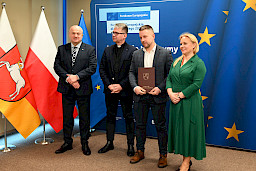 Uroczyste wręczenie umów o dofinansowanie projektów w ramach Działania 8.8 Wsparcie rodziny i pieczy zastępczej (13 umów), 10.5 Wsparcie edukacji w ramach Zintegrowanych Inwestycji Terytorialnych (1 umowa), 10.6 Uczenie się osób dorosłych (12 umów).