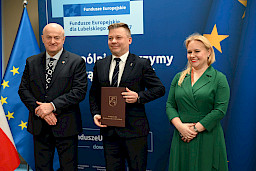 Uroczyste wręczenie umów o dofinansowanie projektów w ramach Działania 8.8 Wsparcie rodziny i pieczy zastępczej (13 umów), 10.5 Wsparcie edukacji w ramach Zintegrowanych Inwestycji Terytorialnych (1 umowa), 10.6 Uczenie się osób dorosłych (12 umów).