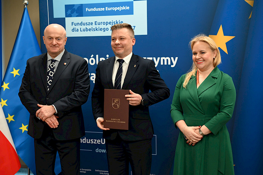 Uroczyste wręczenie umów o dofinansowanie projektów w ramach Działania 8.8 Wsparcie rodziny i pieczy zastępczej (13 umów), 10.5 Wsparcie edukacji w ramach Zintegrowanych Inwestycji Terytorialnych (1 umowa), 10.6 Uczenie się osób dorosłych (12 umów).