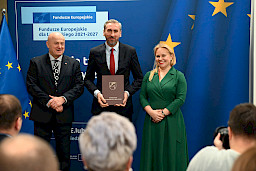 Uroczyste wręczenie umów o dofinansowanie projektów w ramach Działania 8.8 Wsparcie rodziny i pieczy zastępczej (13 umów), 10.5 Wsparcie edukacji w ramach Zintegrowanych Inwestycji Terytorialnych (1 umowa), 10.6 Uczenie się osób dorosłych (12 umów).