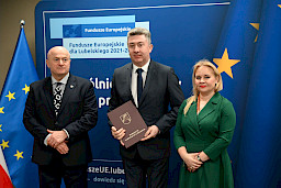 Uroczyste wręczenie umów o dofinansowanie projektów w ramach Działania 8.8 Wsparcie rodziny i pieczy zastępczej (13 umów), 10.5 Wsparcie edukacji w ramach Zintegrowanych Inwestycji Terytorialnych (1 umowa), 10.6 Uczenie się osób dorosłych (12 umów).