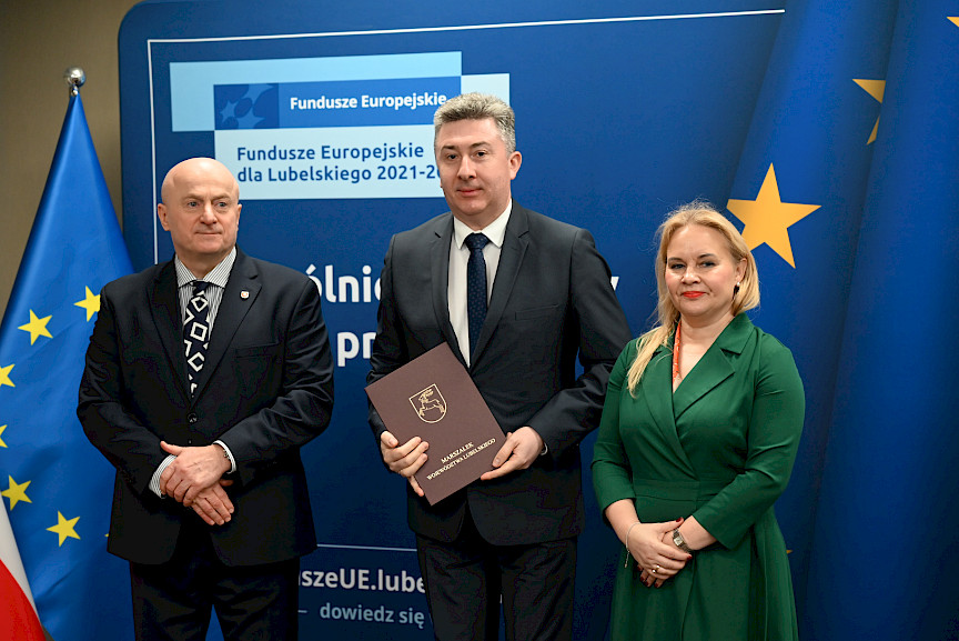 Uroczyste wręczenie umów o dofinansowanie projektów w ramach Działania 8.8 Wsparcie rodziny i pieczy zastępczej (13 umów), 10.5 Wsparcie edukacji w ramach Zintegrowanych Inwestycji Terytorialnych (1 umowa), 10.6 Uczenie się osób dorosłych (12 umów).
