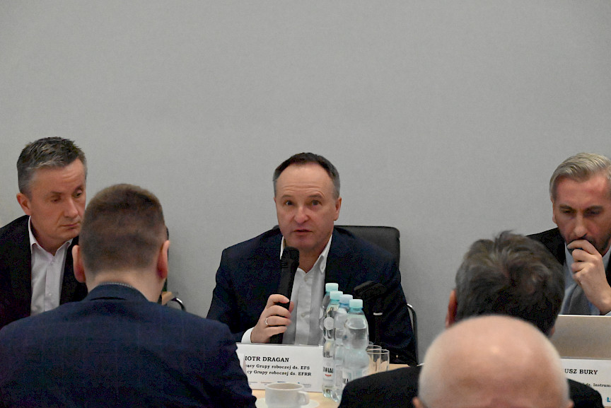 XXXVIII Posiedzenie Komitetu Monitorującego Regionalny Program Operacyjny Województwa Lubelskiego, przewodniczący prezydium zabiera głos.