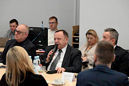XXXVIII Posiedzenie Komitetu Monitorującego Regionalny Program Operacyjny Województwa Lubelskiego, uczestnik spotkania zabiera głos.