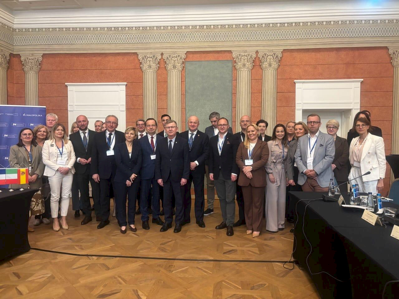 Przedstawiciele instytucji europejskich oraz innych regionów z państw członkowskich m.in. Hiszpanii, Niemiec, Francji, Włoch i Polski. 