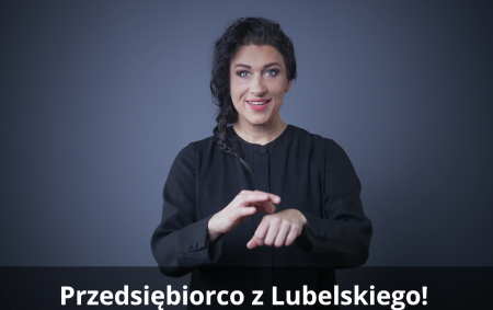 Tłumaczka Polskiego Języka Migowego tłumaczy.