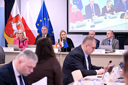 Stół prezydialny z członkami KM FEL