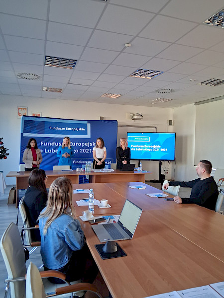 prowadzący i uczestnicy szkolenia