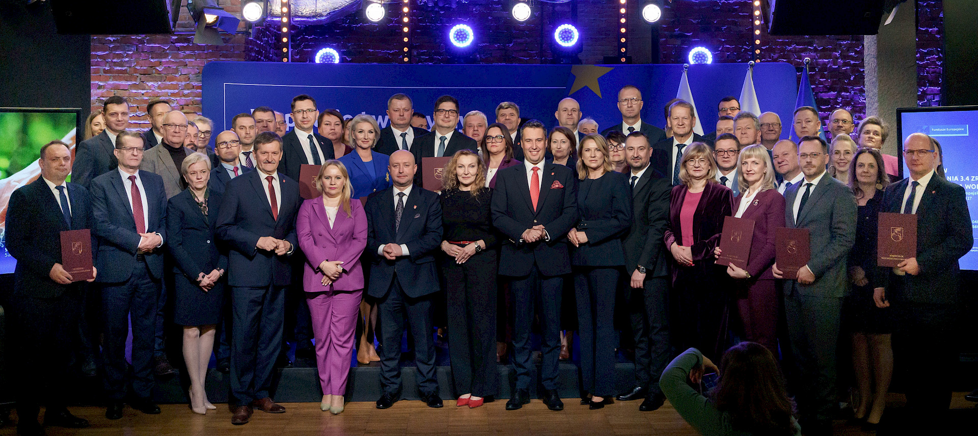Zdjęcie grupowe wszystkich uczestników konferencji.