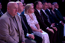 Zarząd Województwa Lubelskiego siedzi na widowni w pierwszym rzędzie wraz z Dyrektor Departamentu Zarządzania Programami Regionalnymi Anną Brzyską.