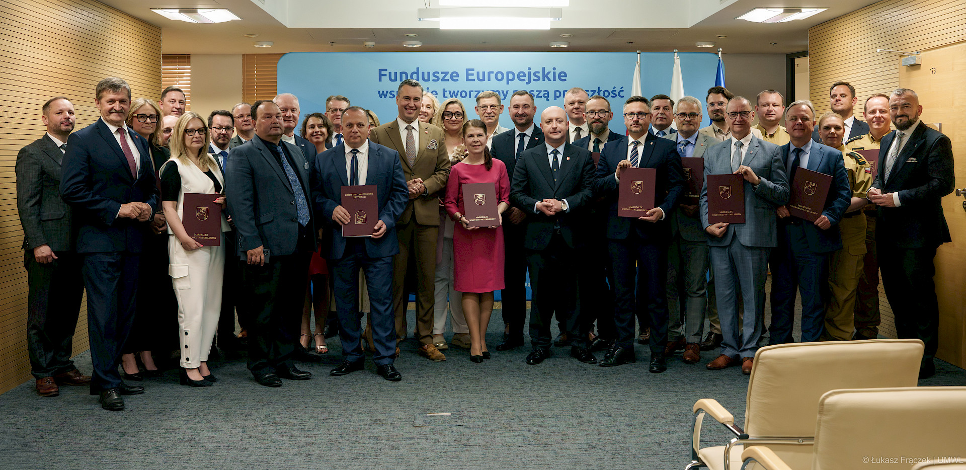 Zdjęcie grupowe beneficjentów.