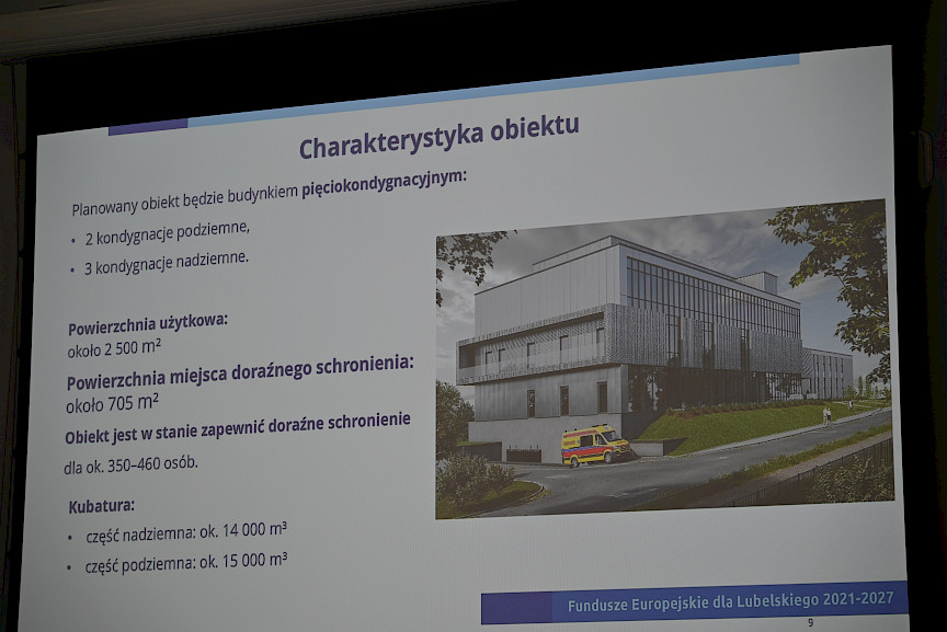 Obraz wyświetlany na rzutniku. Przedstawia charakterystykę budynku, podane są wymiary oraz szczegóły budynku.