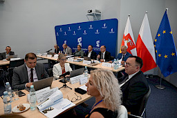 Ogólne ujęcie na salę z uczestnikami posiedzenia.
