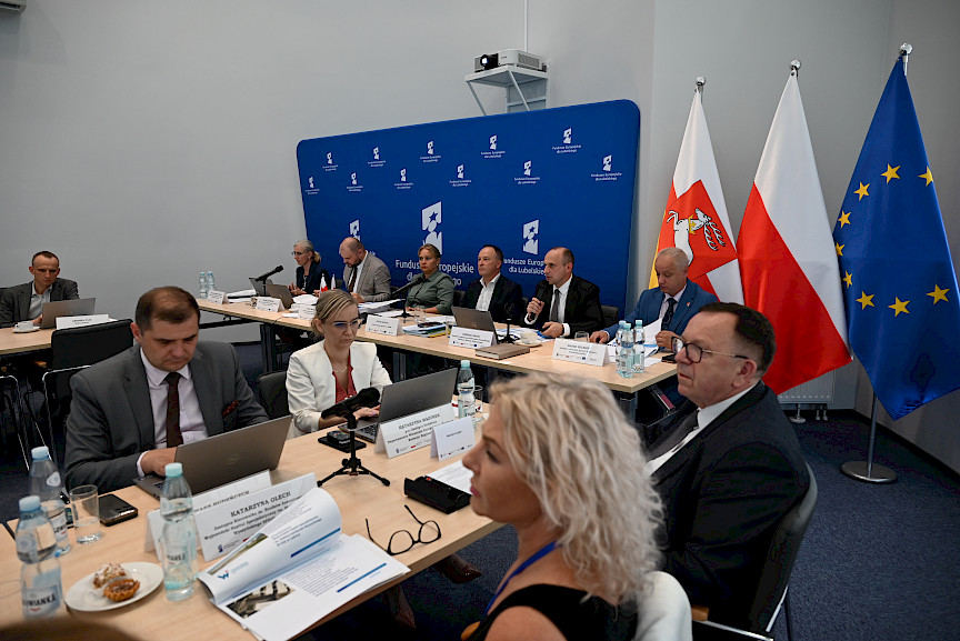 Ogólne ujęcie na salę z uczestnikami posiedzenia.